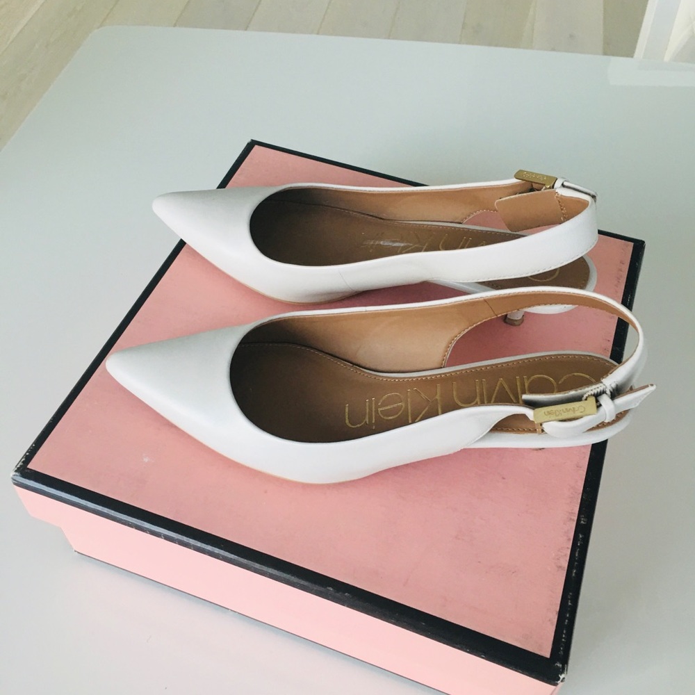 Calvin Klein Luka Pointed Toe Kitten Pump 6,5